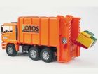 Man camion � ordures orange