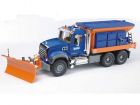 Mack camion avec chasse-neige et sableuse