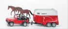 Jeep avec remorque à chevaux