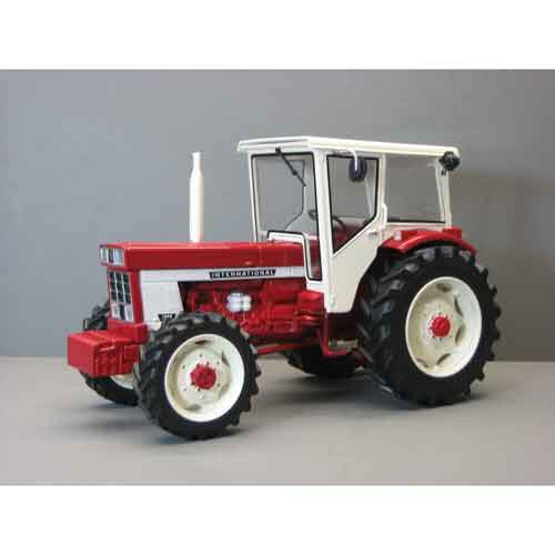 Tracteur IH - 1046